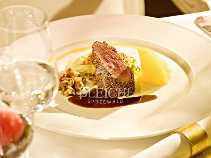 Oliver Heilmeyer ist Küchenchef über neun Hotel-Restaurants sowie das Gourmetrestaurant 17fuffzig. Die Speisenangebote sind so vielfältig wie die unterschiedlichen Restaurants des Hauses.  Foto: Bleiche Resort & Spa