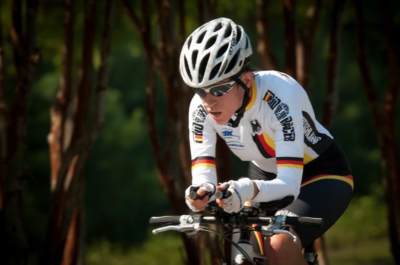 Jana Majunke (24) auf ihrem Renndreirad. Hier der Start zum Zeitfahren bei der WM 2014 in Greenville/USA. Jana belegte am Ende den vierten Platz. Foto: Oliver Kremer
