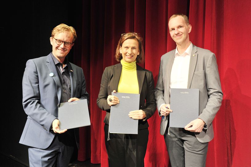 Andreas Pfeiffer, Bürgermeister Stadt Senftenberg, Prof. Dr. Gesine Grande, Präsidentin der BTU Cottbus-Senftenberg und Robert Weidner, Dezernent für Bildung, Finanzen und innere Verwaltung Landkreis OSL.