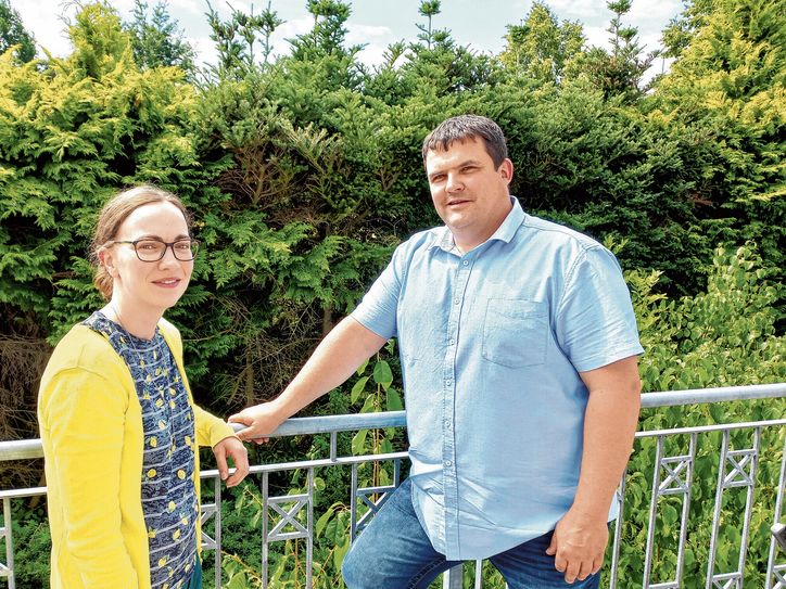 Der Oberbürgermeister der Stadt Radeberg, Frank Höhme, und Pressesprecherin Sarah Günther gaben Auskunft über die aktuellen Themen in der Röderstadt. Foto: Matthias Stark