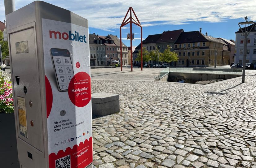 Neuerdings kann man den Parkvorgang auf dem Altmarkt in Bischofswerda auch mit dem Smartphone bezahlen.