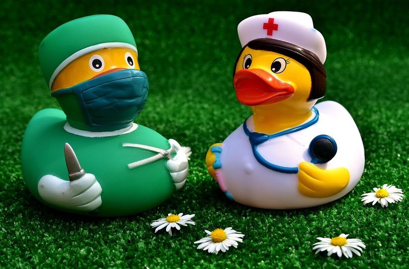 Von Industriekonzernen über Sozialeinrichtungen bis hin zu Behörden und Krankenhäuser - überall dürfen die Jugendlichen reinschauen.