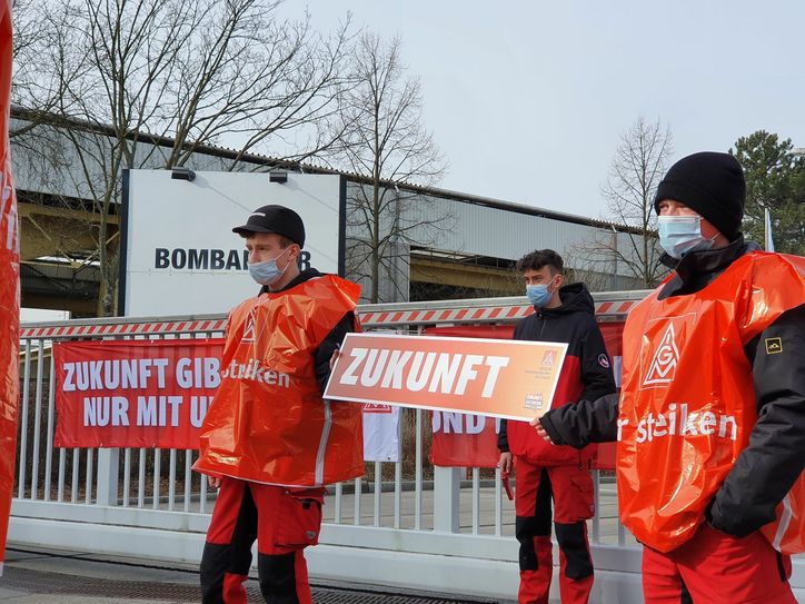 Die Beschäftigten bei Alstom - ehemals Bombardier - streikten vor den Werkstoren in Bautzen. Foto: IG Metall Ostsachsen