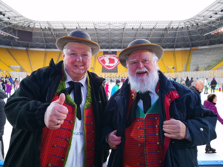 Die Wildecker Herzbuben beim Feldschlößchen Frühschoppen im Rudolf-Harbig-Stadion. Foto: PR/Drewag Winterwelt