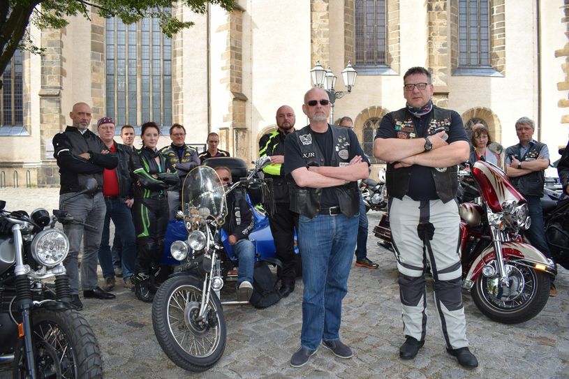Für viele Zweiradbegeisterte ist das Fahren ihres Motorrades mehr als nur ein Hobby. Trotzdem erfahren Motorradfahrer wenig Akzeptanz in der Geselschaft. Die Motorradfreunde Oberlausitz zeigen ihren Unmut darüber. Foto: Sandro Paufler