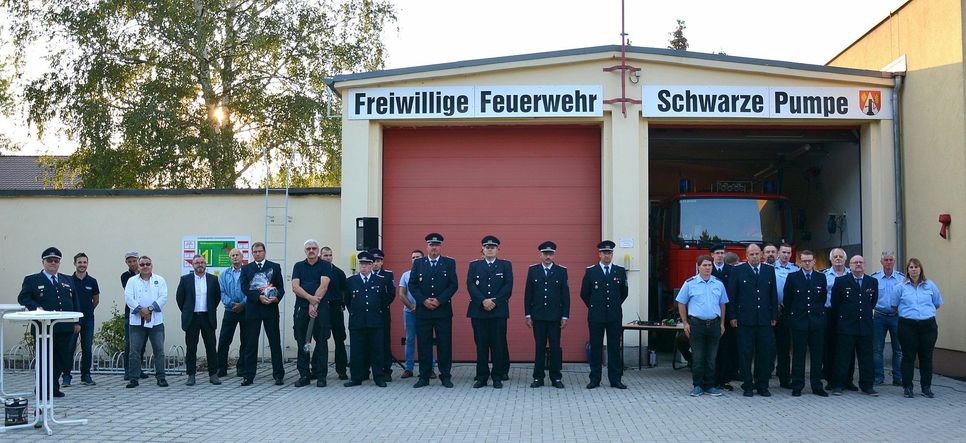 Die Truppe der Feuerwehr Schwarze Pumpe ist angetreten. Foto Detlef Bogott