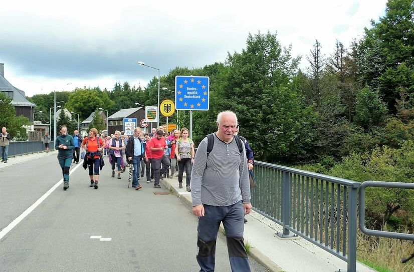 Die Wanderer kommen in Moldava an.