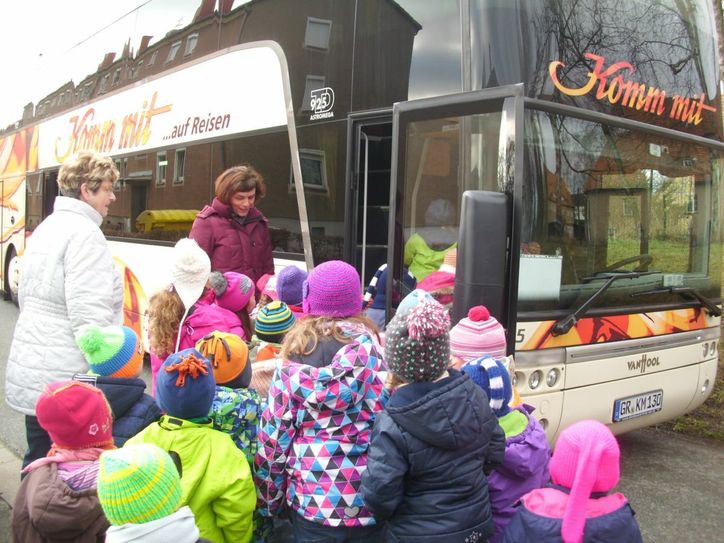 Ende gut, alles gut: Dank der spontanen Reaktion des Reiseunternehmens kamen die Kinder doch noch zu ihrer Busfahrt. Foto: Johanniter-Kinderhaus Bienchen