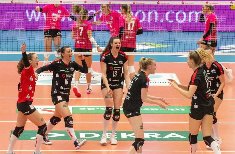 Die DSC-Mädels bejubeln den Einzug ins Halbfinale.