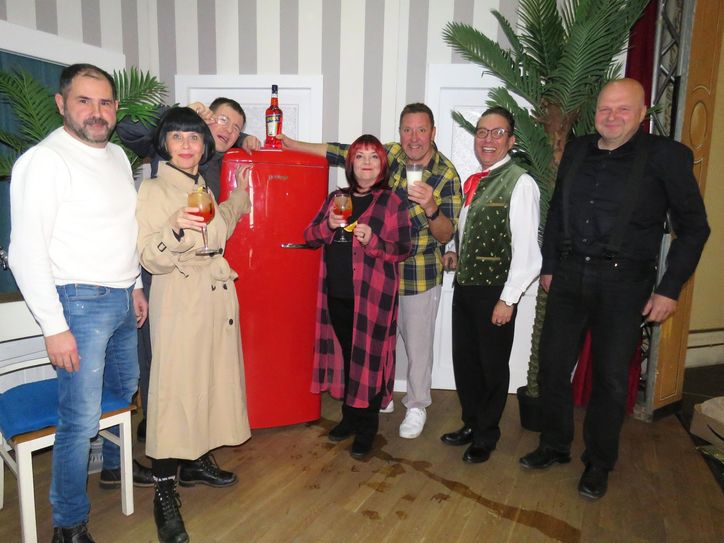 Die »Macher« des neuen Stücks: Regisseur Alexander Siebecke, Suzanne Kockat, Christoph Ehrlichmann, Kati Grasse, Thomas Böttcher, Jens Albrecht und Autor Peter Flache (v.l.n.r.).