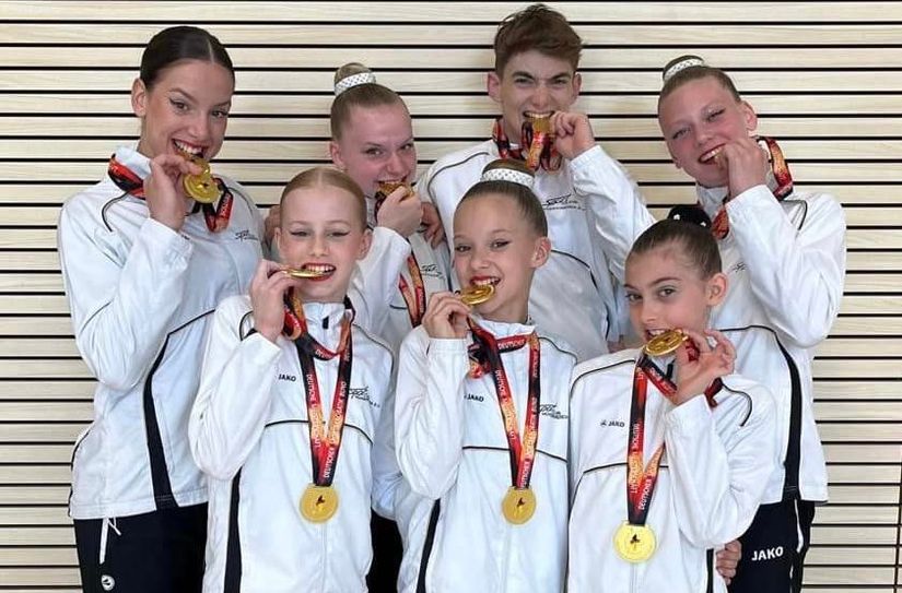 Die Wettkampfauftritte der sieben SC-Sportakrobaten wurden bei den Deutschen Jugendmeisterschaften ausschließlich mit Gold bewertet.
