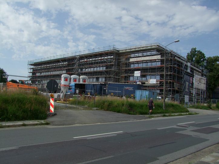 So schaut es derzeit beim Neubau des Lessing-Gymnasiums aus. Im kommenden Jahr soll dort der Schulbetrieb starten. Dazu hatte die Kamenzer Stadtverwaltung jüngst ein Verkehrskonzept vorgestellt. Foto: Rainer Könen