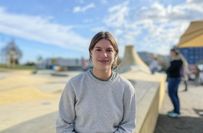 Carla Schumann (27) ist Architektin und hat maßgeblich am Gorbitzer Projekt mitgewirkt. Doch zunächst  hieß es für sie Umziehen in eine Genossenschaftswohnung mit Blick auf die alte Skater-Anlage.