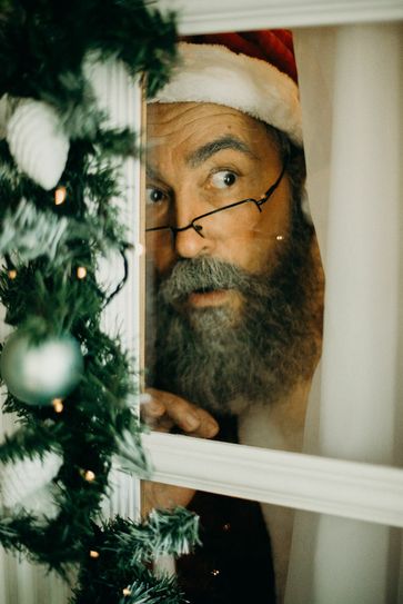Ob der Weihnachtsmann an Heiligabend außer Haus geht? Viele Geschenkebringer zögern in diesem Jahr wegen der Pandemie. Foto: Pexels