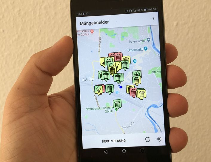 Mängelmelder auf dem Smartphone: Die Karte zeigt die bisher gemeldeten Mängel. Abgeschlossene Meldungen (grün markiert) verschwinden nach 30 Tagen von der Karte. 	Foto: Kei