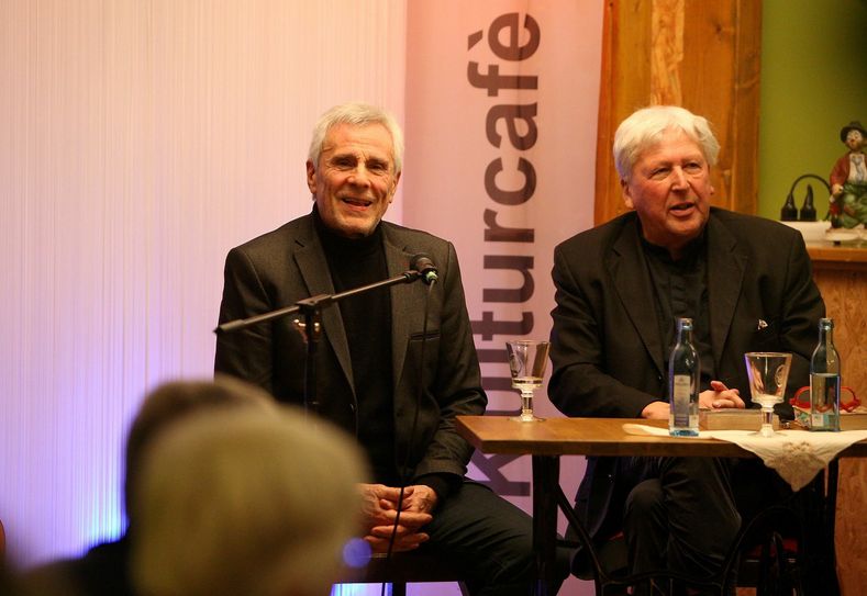 Gojko Mitic und Eberhard Görner bei der Lesung im Kulturcafé M.