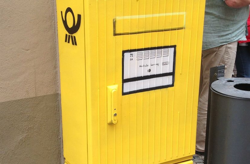 Bitte nicht verwechseln! Der »Briefkasten« in der Altstadt nimmt keine Briefe auf.