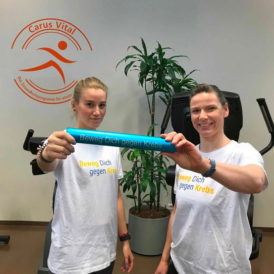 Die Trainierinnen Melany und Claudia vom Gesundheitszentrum Carus Vital am Dresdner Universitätsklinikum wissen um die vorbeugende Wirkung von körperlicher Aktivität.