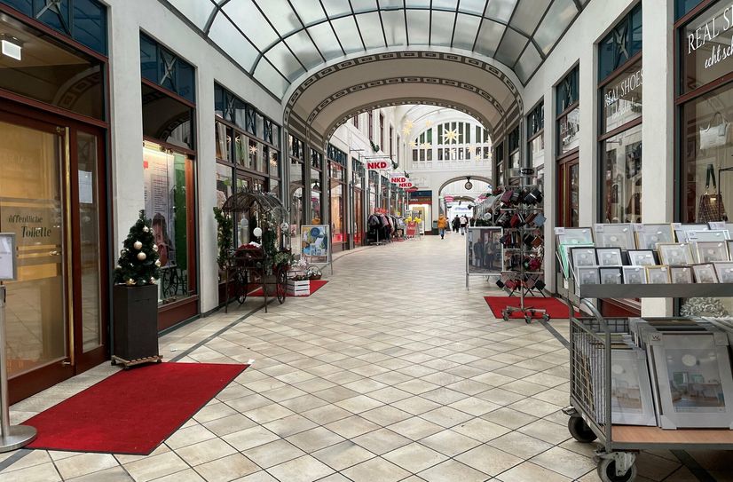 Der 29-Jährige stahl auf der der Berliner Straße und in der Straßburgpassage Waren im Wert von rund 350 Euro.
