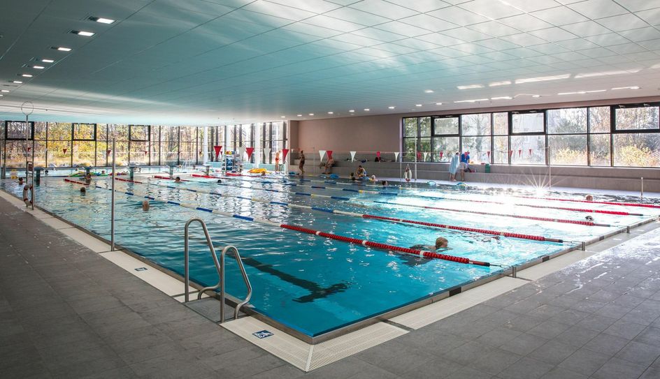 Ab 31. August sollen Schwimmhallen (hier Freiberger Straße) und Saunen wieder wie gewohnt öffnen - vorausgesetzt, Corona kommt nicht mit einer zweiten Welle zurück. Foto: Bäder GmbH