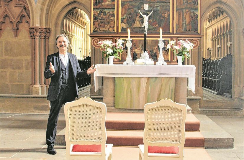 Superintendant Andreas Beuchel freut sich auf Ehepaare oder Alleinstehende, die sich feierlich an ihre Hochzeit im Meißner Dom erinnern möchten.