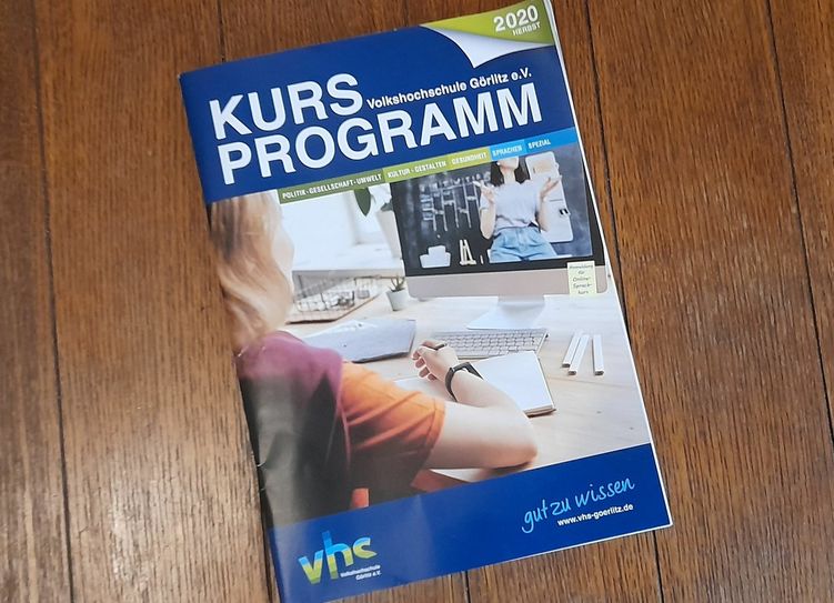 Das Programmheft für das aktuelle Herbstsemester kann auf www.vhs-goerlitz.de heruntergeladen werden. Wann es mit den Präsenzkursen weitergeht, ist aber noch nicht klar. Foto: T. Keil