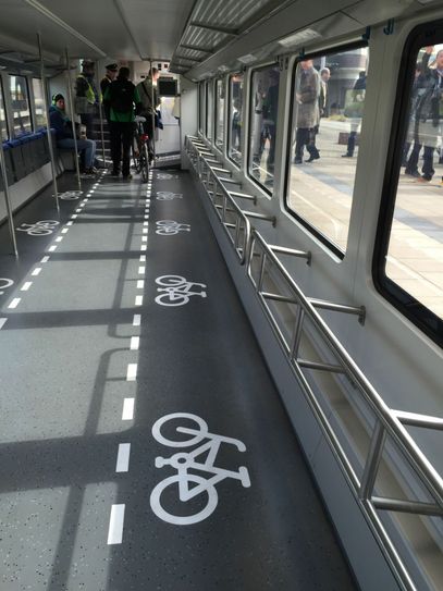 Rad im Regio: Beklebung im Zug.