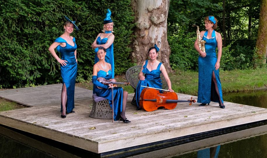 Zum Muttertag sind die Dresdner Salon-Damen in Schleife zu Gast.