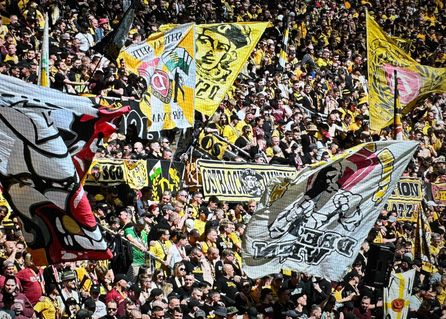 Die Fans feierten ausgelassen den Aufstieg - jetzt stehen die nächsten Heimspiele an.