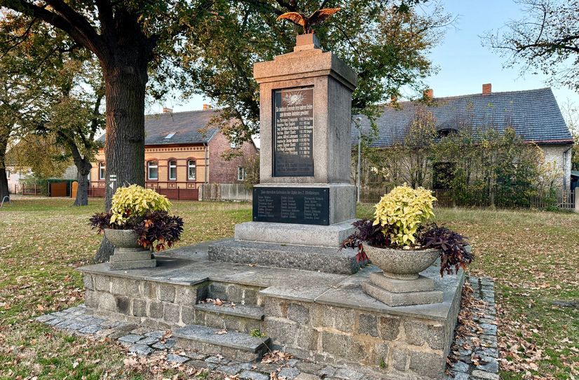 Das Gefallenendenkmal in Lübben-Hartmannsdorf.