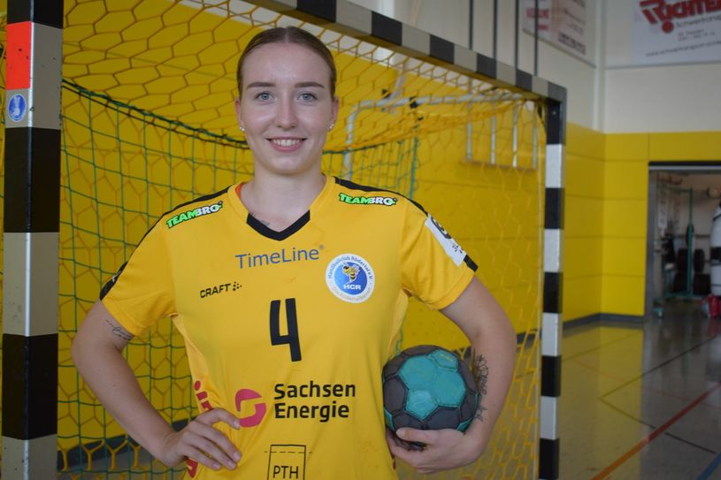Julia Mauksch spielt seit ihrer Kindheit beim HC Rödertal. Nach der langen Verletzungspause möchte die Spielerin wieder voll angreifen. Foto: spa