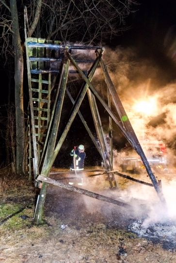 Am Ende waren nur noch Schutt und Asche von den Jagdsitzen übrig          Fotos: M. Förster