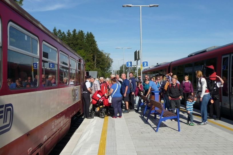 Start der Wanderung am Bahnhof Bad Schandau für die deutschen Teilnehmer.