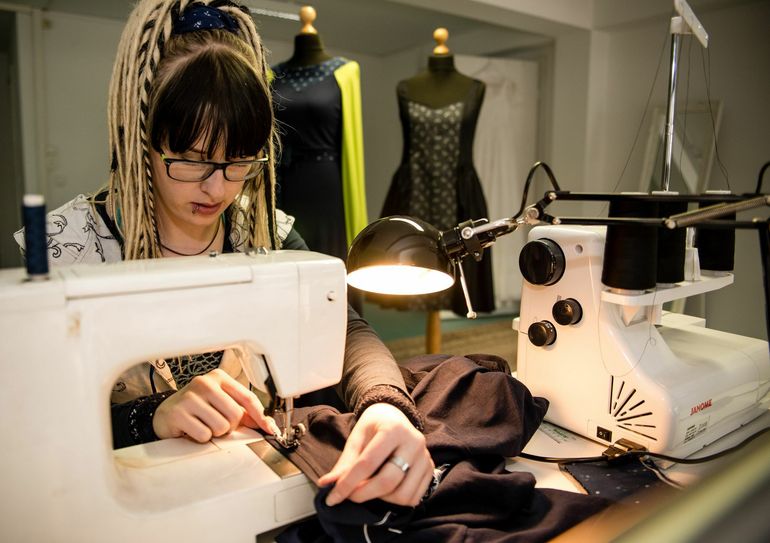Modedesignerin Sarah Gwiszcz. Foto: Wohnungsbaugesellschaft im Spreewald (WiS) mbH
