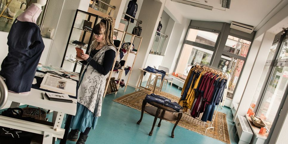 Am 30. Oktober eröffnet Sarah Gwiszcz ihren ersten „Wurlawy“-Shop in der Ladenzeile der Wohnungsbaugesellschaft im Spreewald mbH, gegenüber dem Roten Platz. Foto: Wohnungsbaugesellschaft im Spreewald (WiS) mbH