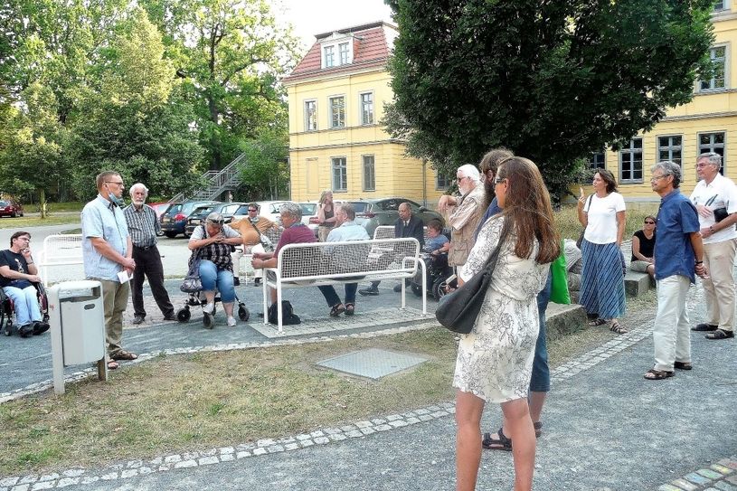 Die Besucher der Vernissage. Foto: fi