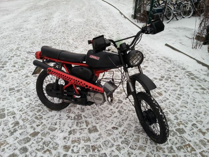 Das mutmaßlich gestohlene Moped. Foto: Polizei