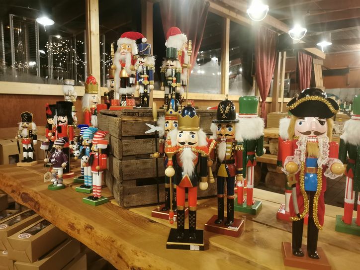 Hier, wo gewöhnlich Gäste herzhaft schlemmen würden, kann nun durch ein kleines Weihnachtsparadies gebummelt und von Herzen geshoppt werden. Foto: PR