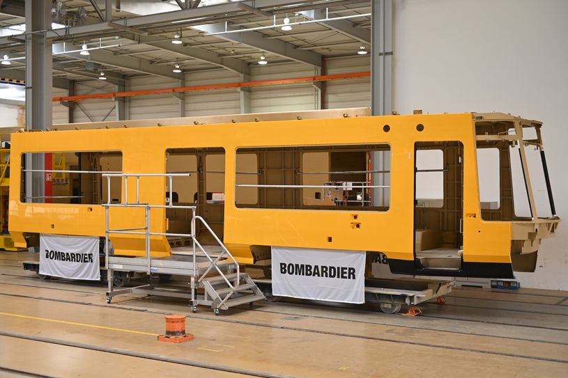 Rohbau des ersten Wagenteils der neuen Stadtbahn für Dresden