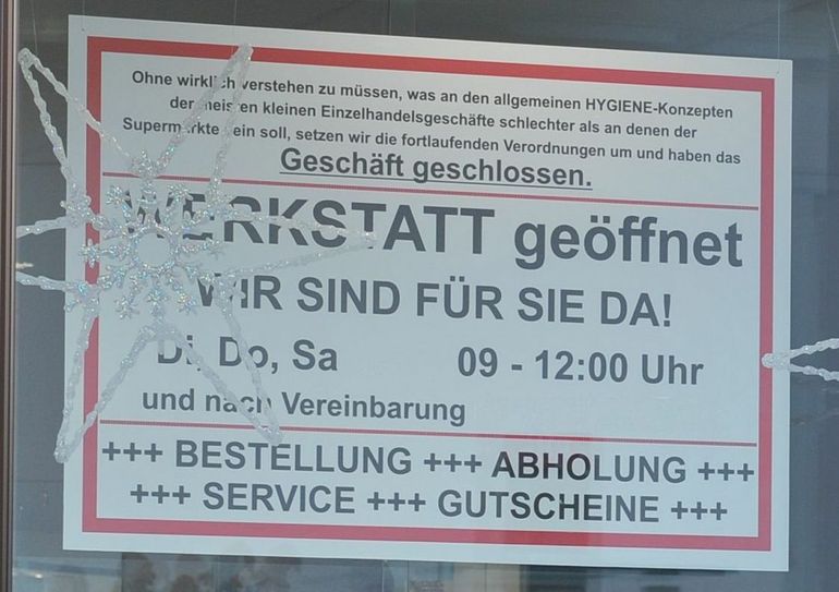Im Lockdown läuft das öffentliche Leben auf Sparflamme. Viele Geschäfte sind für den traditionellen Publikumsverkehr geschlossen. Vereinzelt werden Serviceleistungen angeboten. Foto: Peter Aswendt