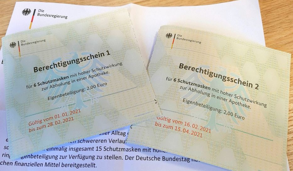 Etwa 34 Millionen Bundesbürger erhalten insgesamt zwölf vom Bund geförderte FFP2-Schutzmasken zum  Eigenbeteiligungspreis von jeweils zwei Euro. Foto: Farrar