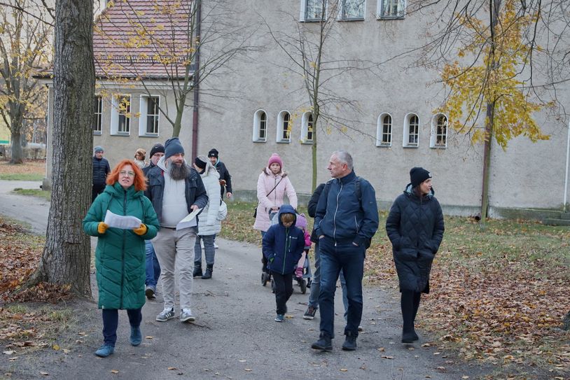 Bei einem Stadtrundgang teilten die Teilnehmer ihre Erfahrungen und Eindrücke.