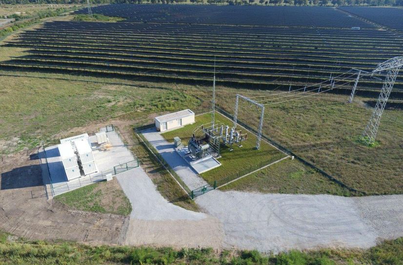 Schwarzheide pilotiert als erster BASF-Standort weltweit eine grüne Stromversorgung einzelner Produktionsteile durch die Kombination des eigenen Solarparks mit stationärem Stromspeicher.