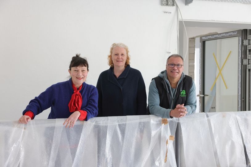 Die Künstlerische Leitung des Theaters, Intendant Daniel Ris, Chefdramaturgin Karoline Felsmann, Hausregisseurin Elina Finkel, laden zu einem offenen Frühstück.