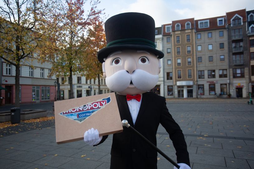 Das Monopoly Cottbus ist jetzt schon ein Renner: "Wir haben mehr als 6000 Vormerkungen vorliegen und bereits viele Anfragen von Buch- und Spielwarenhändlern erhalten, die das Spiel verkaufen wollen", so Florian Freitag weiter.