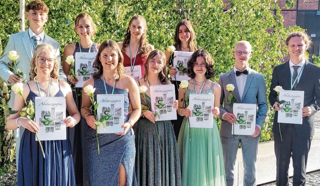 Alle Sängerstadt-Abiturienten mit dem Traumergebnis von 1,0 oben von links: Nico Frenkel, Fiona Schellenberg, Helena Jüngling, Leonie Thümer; unten von Links: Laura Seifert, Victoria Friedrich, Larissa Fuhsy, Amelie Halbin, Colin Lode und Karl Hülle.