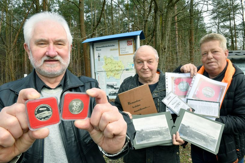 Lothar Thieme, Jürgen Schellschmidt und Rüdiger Selzner mit den ersten Medaillen.  Foto: Veit Rösler