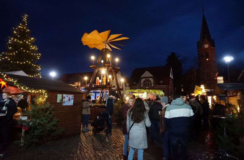 Abendstimmung auf dem Weihnachtsmarkt in Großräschen.