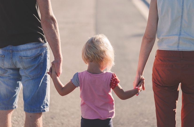 Das Dresdner Jugendamt ist derzeit auf der Suche nach Pflegeeltern für zehn Kinder.