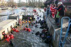 Durch die Schleuse am Ernst-von-Houwald-Damm geht es für die Teilnehmer bis zur Feuerwache Am Kleinen Hain.